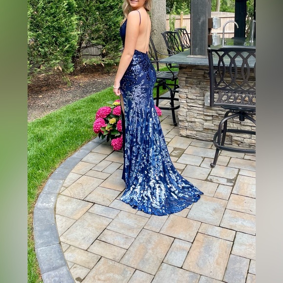 Beautiful prom dress - Picture 3 of 7